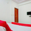 Отель OYO 12083 Hotel Champion Inn, фото 2