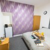 Отель Sleeps 6 in Maidstone Central 2BR + Sofa, фото 12