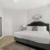 Отель Logan Square Corner 3BR, Walkable to Highlights, фото 4