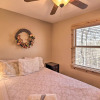 Отель The Captains Quarters in Rogers w/ Covered Porch!, фото 4