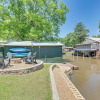Отель Texas Home w/ Deck & Cedar Creek Reservoir Access, фото 17