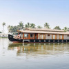 Отель Oyo 24606 Waves And Wind 3Bhk Houseboat, фото 18