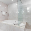 Отель Domio Downtown Trendy 1Br Indoor Movie Theatre, фото 12