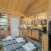 Отель Painted Pony Cabin 2 Bedroom Home by NW Comfy Cabins by RedAwning, фото 6