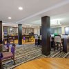 Отель La Quinta Inn & Suites by Wyndham Detroit Metro Airport, фото 22