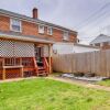 Отель Allentown Townhome W/ Deck - 3 Mi To Ppl Center!, фото 4