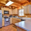 Отель Irish Blessings, 1 Bedroom, Sleeps 6, Hot Tub, Jacuzzi, Wood Fireplace, фото 3