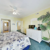 Отель New Listing! Corner-unit W/ Balcony, 300 To Beach 3 Bedroom Condo, фото 6