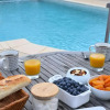Отель Spacious House With Wi Fi And Swimming Pool, фото 10