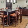 Отель Country Inn & Suites by Radisson, Roanoke Rapids, NC, фото 23