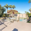 Отель WanderJaunt - Old Town Scottsdale Apts, фото 1
