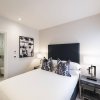 Отель Designer 3 Bed Apartment With Balcony - 140, фото 14