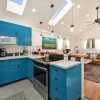 Отель Vibrant Downtown Bungalow – Walk Everywhere!, фото 7