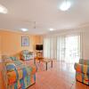 Отель at Beach Court Holiday Villas, фото 4