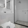 Отель Cozy APT With City Views Next to Meblourne Central, фото 6