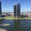 Отель Onelife Docklands Luxury Apartment в Мельбурне