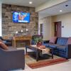 Отель Cobblestone Hotel & Suites - Jefferson, фото 13