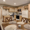 Отель Worth the Wait, 3 Bedrooms, Gas Grill, Air Conditioning, WiFi, Sleeps 6, фото 14