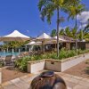 Отель Port Douglas Accommodation - At Sea Temple Resort в Крейгли