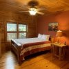 Отель Deluxe log Cabin! Pet and Motorcycle Friendly - Enjoy Nature With Family and Friends! 3 Bedroom Cabi, фото 3