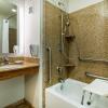 Отель Holiday Inn Express Hotel & Suites Rocky Mount, an IHG Hotel, фото 8