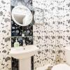 Отель Central 2 Bed 2 Bath Flat with Parking by Cozynest, фото 9