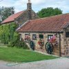 Отель Anns Cottage and The Old Smithy в Йоркширские вересковые поле