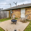 Отель Waxahachie Townhome w/ Fire Pit: 3 Mi to Downtown!, фото 17