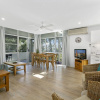 Отель Noosa Heads Beach Getaway Unit 3 Yaringa 29 Noosa Drive, фото 7