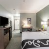 Отель La Quinta Inn & Suites by Wyndham Newport, фото 7