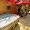 Отель Cozy Bear Den 2 Bedroom Cabin by RedAwning, фото 14