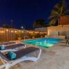 Отель 3BR Privatepool - Outdoor Dining - Great Location, фото 34