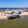 Отель Rainbows End - Gulf Front! Enjoy The Sun On Your Shoulders While You Laze On The Deck. 4 Bedroom Hom, фото 15