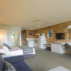 Отель Moby Dick Waterfront Resort Motel, фото 2