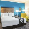 Отель La Quinta Inn & Suites by Wyndham Orlando UCF, фото 2