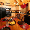 Отель Little Chateau - One Bedroom Cabin, фото 8