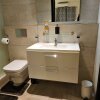 Отель Elegant 2Bed Gem-5star Service-Pools-Gym, фото 9