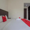 Отель Reddoorz Plus Near Syamsudin Noor Airport, фото 19