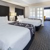 Отель La Quinta Inn & Suites by Wyndham Anaheim, фото 12