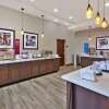 Отель Hampton Inn by Hilton Detroit Dearborn, фото 16