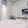 Отель Homey And Comfy Stay Studio Apartment At B Residence, фото 4