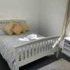 Отель Immaculate 1-bed Apartment in Largs, фото 4
