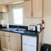 Отель Beautiful 3-bedroom Caravan at Mersea Island, фото 3