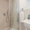 Отель Brand New 2-bed Hs Harry Potter, Wat Hosp Sleeps 6, фото 9