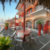 Отель Traditional Sierra Leon Oceanfront Rooms, фото 24