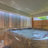 Отель Wanderlust #1 Hot Tub Shared Outdoor Space, фото 13