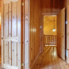 Отель Executive Plus 52 - Beautiful Spacious log Home With Private hot tub Pool, фото 16