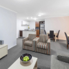 Отель Oaks Brisbane Lexicon Suites, фото 7