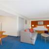 Отель Hawthorn Suites by Wyndham Airport East Hotel, фото 14