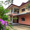 Отель Saphaothong Guesthouse Отель Saphaothong Guesthouse в Вангвьенге
